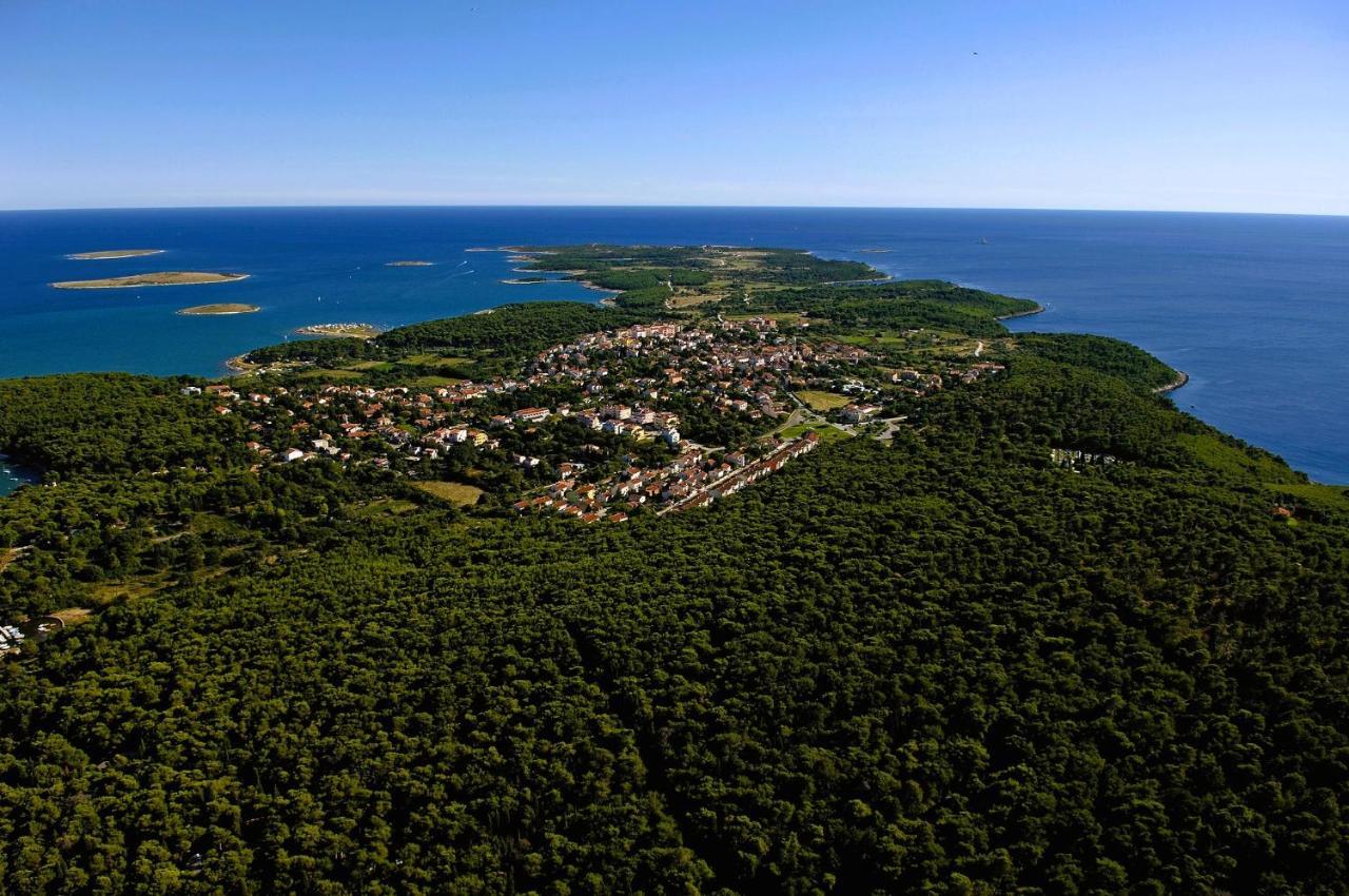 Holiday Home Zora: Family Retreat Near Kamenjak Nature Park Premantura Exterior photo