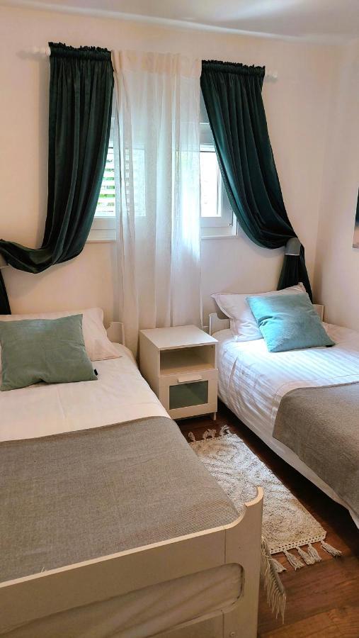 Holiday Home Zora: Family Retreat Near Kamenjak Nature Park Premantura Exterior photo