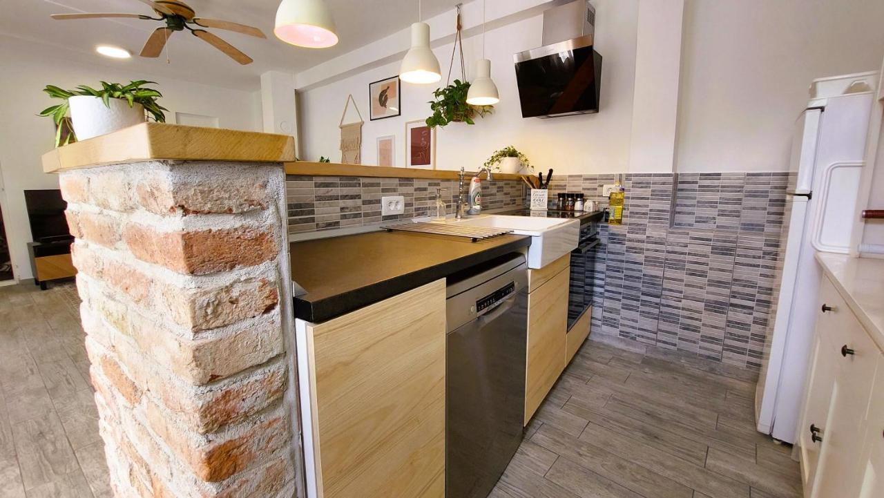 Holiday Home Zora: Family Retreat Near Kamenjak Nature Park Premantura Exterior photo